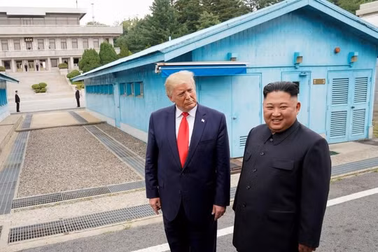 Ông Trump và ông Kim gặp gỡ lần gần đây nhất tại khu phi quân sự chia tách hai miền Triều Tiên (Ảnh: Reuters)