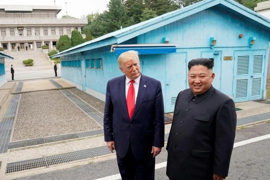 Ông Trump và ông Kim gặp gỡ lần gần đây nhất tại khu phi quân sự chia tách hai miền Triều Tiên (Ảnh: Reuters)