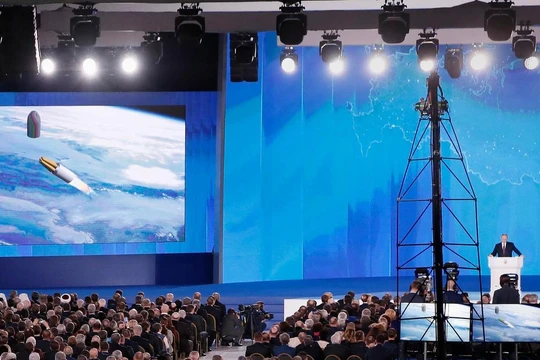 Tổng thống Putin công bố các vũ khí mới của Nga trong lúc đưa ra thông điệp liên bang năm 2018 (Ảnh: The National)