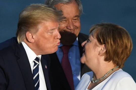 Tổng thống Trump trong cuộc gặp Thủ tướng Merkel tại Hội nghị thượng đỉnh G7 vừa qua (Ảnh: Newsweek)