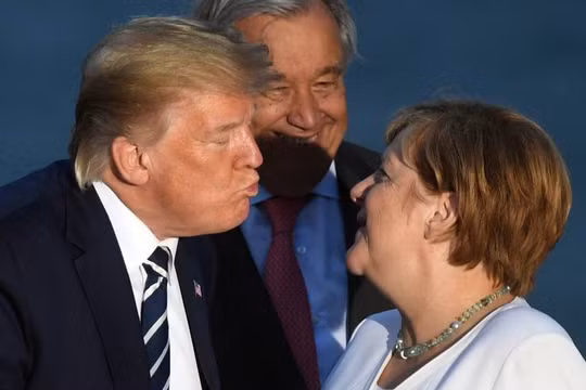 Tổng thống Trump trong cuộc gặp Thủ tướng Merkel tại Hội nghị thượng đỉnh G7 vừa qua (Ảnh: Newsweek)