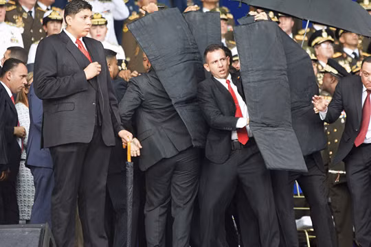 Tình trạng hỗn loạn trong buổi diễu binh tổ chức ở Caracas, Venezuela hồi tháng 8/2018 (Ảnh: Sputnik)