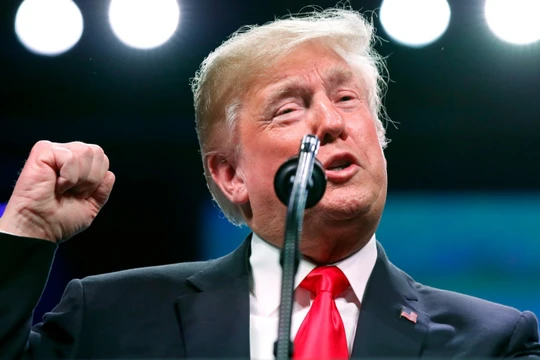 Tổng thống Mỹ Donald Trump liên tiếp công kích ứng viên Joe Biden (Ảnh: AP)