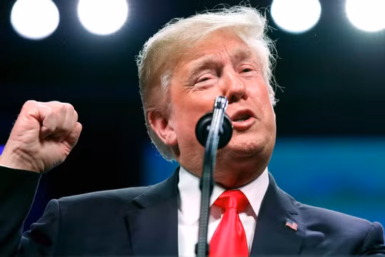 Tổng thống Mỹ Donald Trump liên tiếp công kích ứng viên Joe Biden (Ảnh: AP)