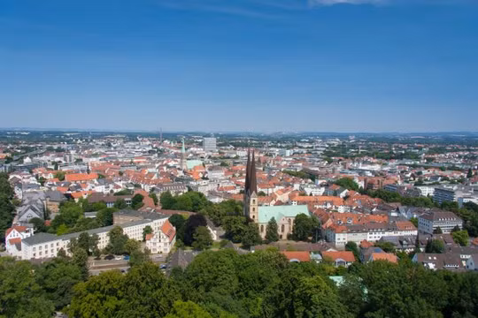 Trên thực tế, Bielefeld là thành phố lớn thứ 18 của Đức với dân số trên 340.000 người (Ảnh: Newsweek)