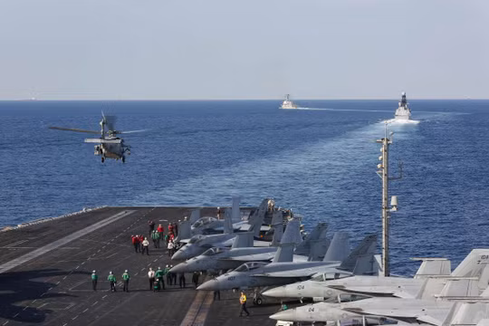 Hàng không mẫu hạm Abraham Lincoln của Mỹ tại Trung Đông (Ảnh: AP)