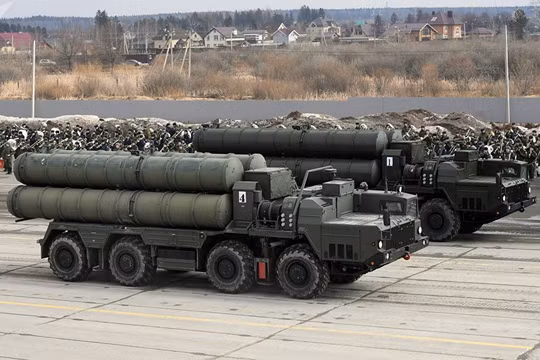 Hệ thống phòng không S-400 do Nga sản xuất (Ảnh: Sputnik)
