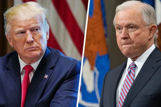 Tổng thống Trump và cựu Tổng chưởng lý Jeff Sessions (Ảnh: AFP)