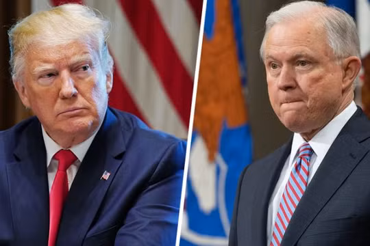Tổng thống Trump và cựu Tổng chưởng lý Jeff Sessions (Ảnh: AFP)