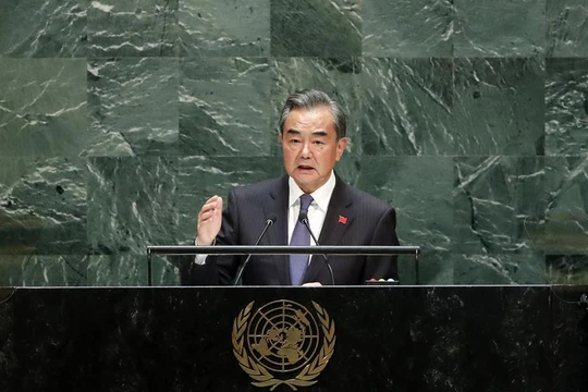Ngoại trưởng Trung Quốc Vương Nghị trong bài phát biểu trước Đại hội đồng LHQ (Ảnh: Reuters)