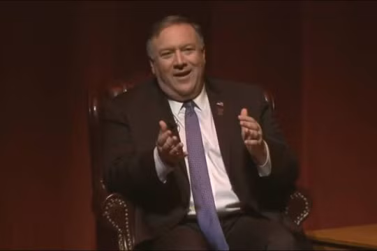 Ngoại trưởng Mỹ Mike Pompeo trong buổi phát biểu tại ĐH Texas A&M hồi tháng 4 năm nay (Ảnh: Newsweek)