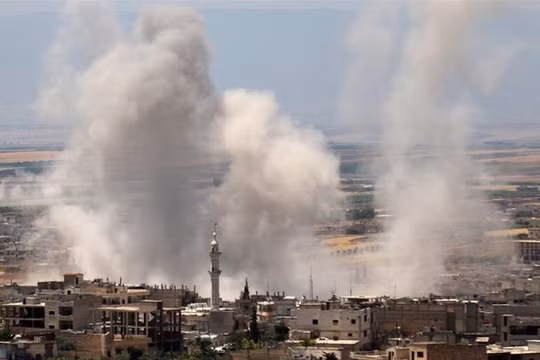 Quân đội Syria và Nga đã tăng cường các cuộc không kích nhằm vào khu vực Tây Bắc Syria trong những tuần gần đây (Ảnh: AFP)