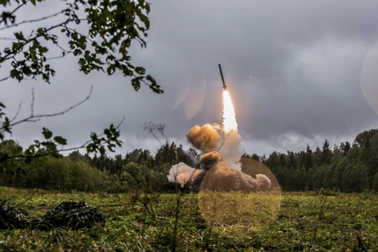 Nga phóng thử nghiệm tên lửa hành trình Iskander-K trong cuộc tập trận Zapad - 2017 (Ảnh: Bộ Quốc phòng Nga)