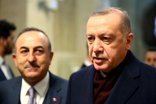 Tổng thống Thổ Nhĩ Kỳ Erdogan (phải) muốn đẩy nhanh quá trình triển khai quân tới Libya (Ảnh: Reuters)