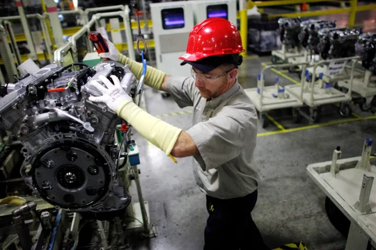 Dây chuyền lắp ráp động cơ xe hơi của Toyota ở Huntsville, Alabama, Mỹ (Ảnh: Nikkei)