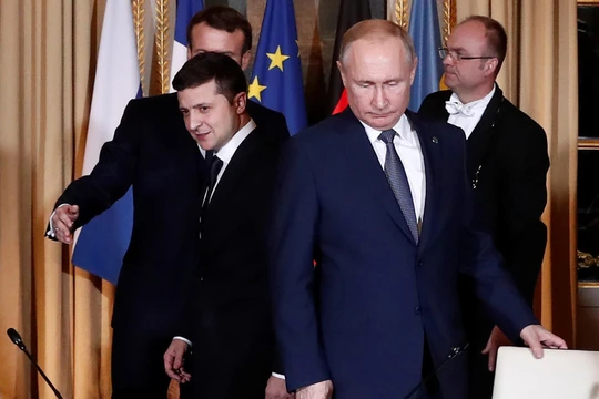 Tổng thống Putin và Tổng thống Zelensky có cuộc gặp lịch sử tại Paris trong hôm đầu tuần (Ảnh: RT)