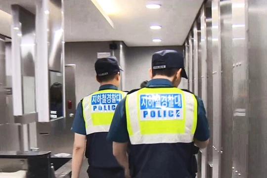 2 trong số 4 kẻ tội phạm đã bị bắt giữ (ảnh: KoreaBizwire)