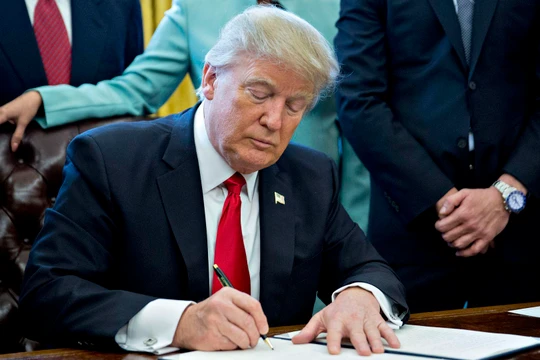 Tổng thống Trump coi Huawei là mối đe dọa đến an ninh quốc gia