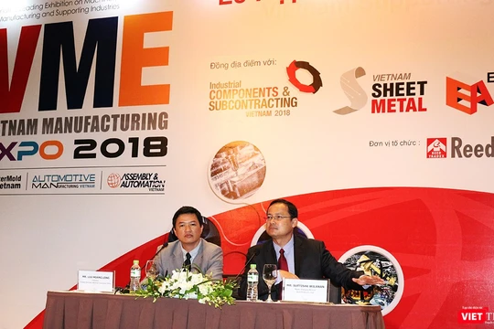 ông Lưu Hoàng Long,Chủ tịch Hiệp hội Doanh nghiệp Điện tử Việt Nam và ông Suttisak Wilanan, CEO Reed Tradex