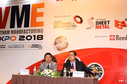 ông Lưu Hoàng Long,Chủ tịch Hiệp hội Doanh nghiệp Điện tử Việt Nam và ông Suttisak Wilanan, CEO Reed Tradex