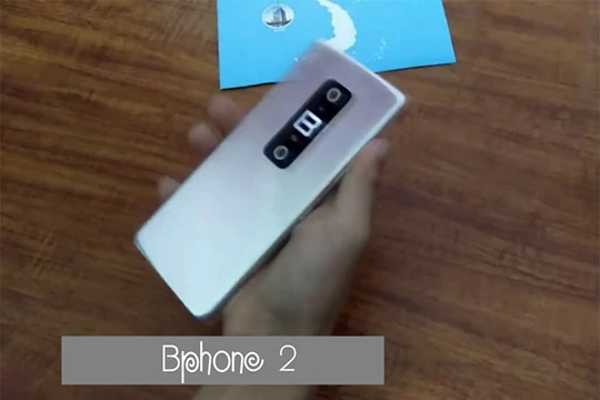 Hình ảnh một mẫu điện thoại nghi là Bphone 2 (ảnh cắt từ clip YouTube)