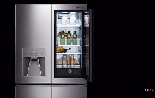 Người dùng có thể ra lệnh cho tủ lạnh làm thêm đá thông qua trợ lý ảo Google Assistant