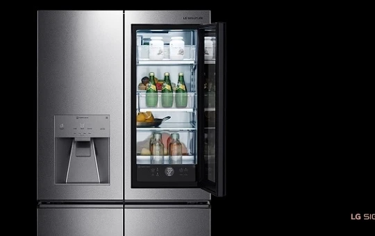 Người dùng có thể ra lệnh cho tủ lạnh làm thêm đá thông qua trợ lý ảo Google Assistant