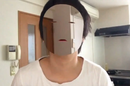 Nhà lập trình của Nhật Bản đã sử dụng iPhone X để quay video tàng hình (ảnh cắt từ clip)