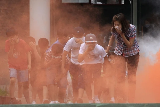 Cần bình tĩnh tìm cách thoát khỏi đám cháy khi xảy ra hỏa hoạn (ảnh Bestie.vn)