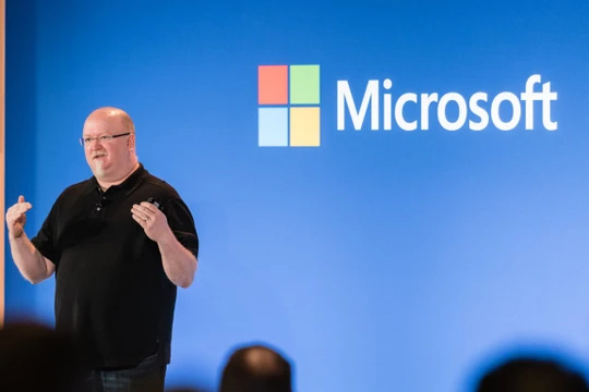 ông Kevin Scott - Giám đôc Công nghệ của Microsoft đưa ra dự báo về xu thế công nghệ trong 10 năm tới (ảnh: Microsoft)