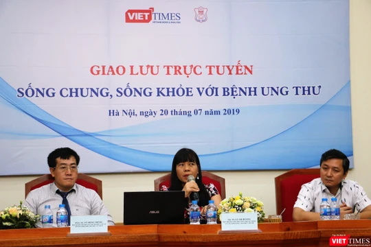 Cuộc giao lưu trực tuyến "Sống chung, sống khỏe với ung thư do VietTimes phối hợp với Đại học Y tổ chức (ảnh: Đ.K)