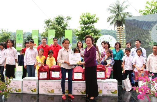 Doanh nghiệp nên coi trọng hoạt động từ thiện vì cộng đồng (ảnh: Bizlive)