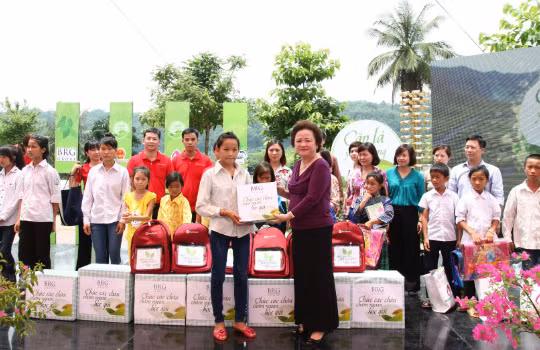 Doanh nghiệp nên coi trọng hoạt động từ thiện vì cộng đồng (ảnh: Bizlive)