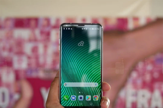 LG V30 (ảnh: Phone Arena)