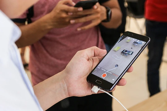 Rất nhiều người tham gia trải nghiệm Bphone 2017