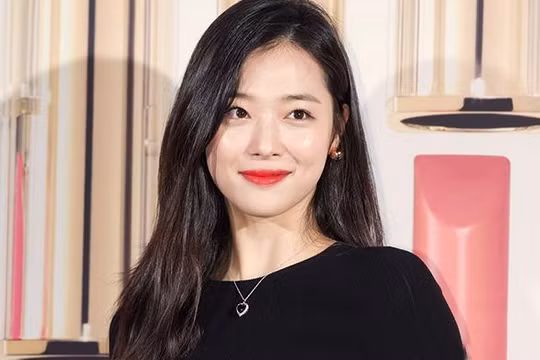 Vẻ xinh đẹp của ca sỹ, diễn viên Sulli (ảnh: Khaosod English)