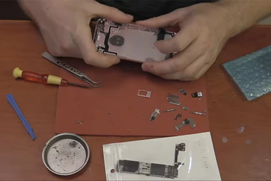 Bạn có thể mua linh kiện từ "chợ giời" để lắp ráp iPhone hoàn chỉnh 