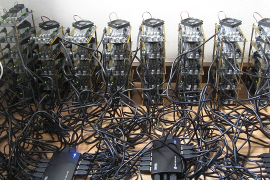 Việt Nam đã nhập về hơn 15 nghìn máy đào tiền ảo từ năm 2017 đến nay (ảnh minh họa: Gizmodo)