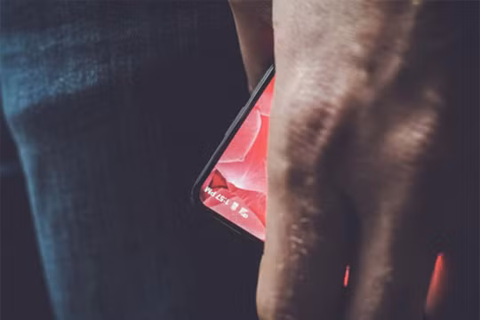 Andy Rubin đang phát triển một mẫu điện thoại cạnh tranh với iPhone