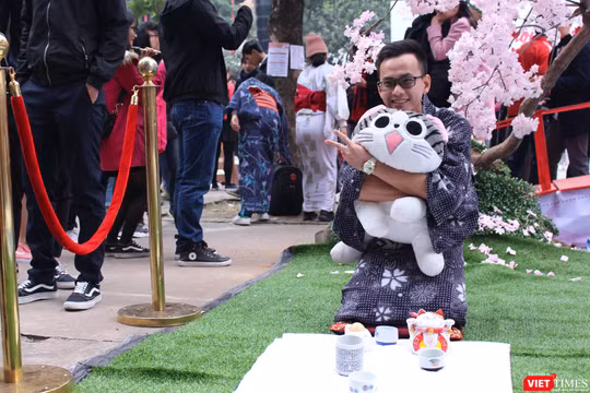 Người tham dự thích thú trải nghiệm ngày Tết Nhật Bản ở Hà Nội