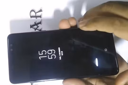 Galaxy A8+ (2018) (ảnh cắt từ clip)