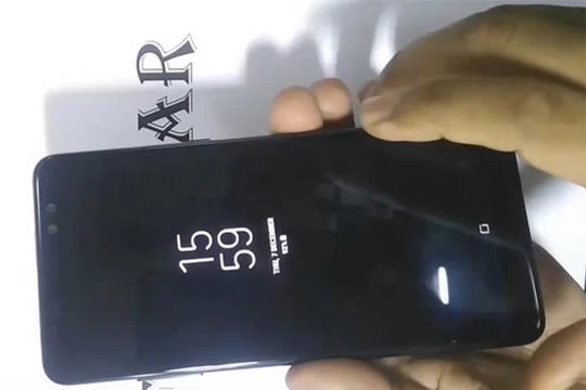 Galaxy A8+ (2018) (ảnh cắt từ clip)