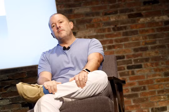 "phù thủy" Jony Ive (ảnh: The Verge)