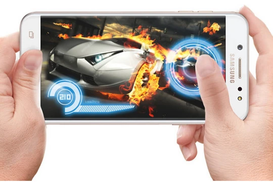 Galaxy J7+ là smartphone thuộc phân khúc tầm trung của Samsung (ảnh: Phone Arena)