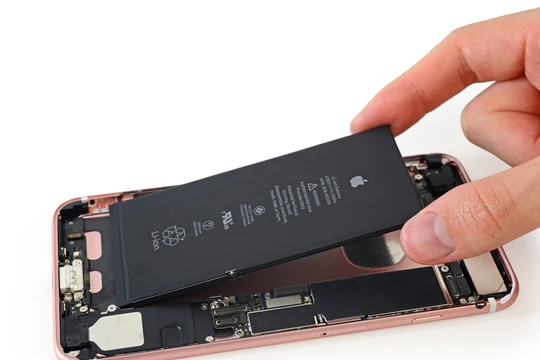 Apple dự định hoàn một phần tiền cho những người đã thay pin iPhone với giá 79 USD