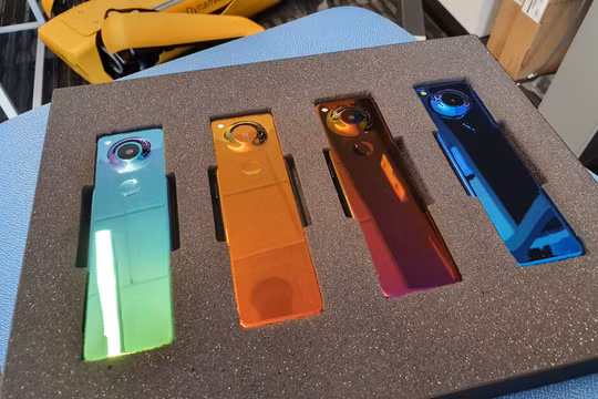 Điện thoại Essential Phone phiên bản mới (ảnh: Andy Rubin)