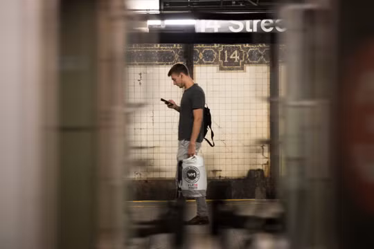 Dùng nhiều mạng xã hội gây hại cho sức khỏe, dễ trầm cảm và cô đơn