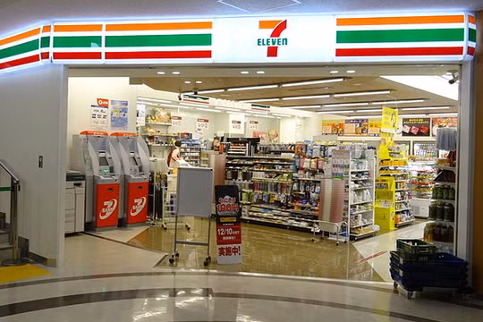 Một cửa hàng 7-Eleven ở Nhật Bản (ảnh Wikipedia)