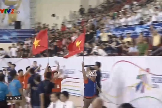 Giây phút mừng chiến thắng của đội Việt Nam (ảnh cắt từ clip)