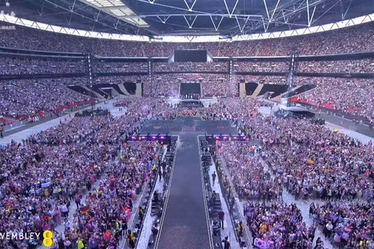 Sân vận động Wembley chật cứng fan BTS